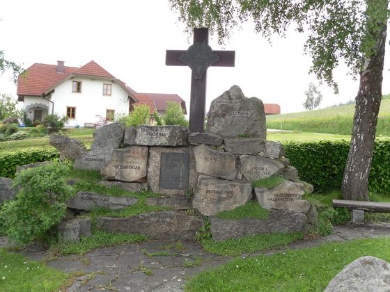 Pamětní místo v St. Oswaldu na vzpomínku zrušených vesnic v pohraničí