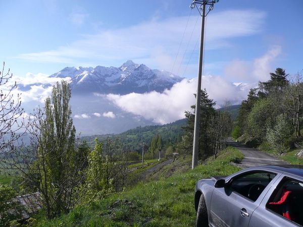 Pohled na národní park Gran Paradiso z místa našeho prvního noclehu.Dole leží město Aosta.